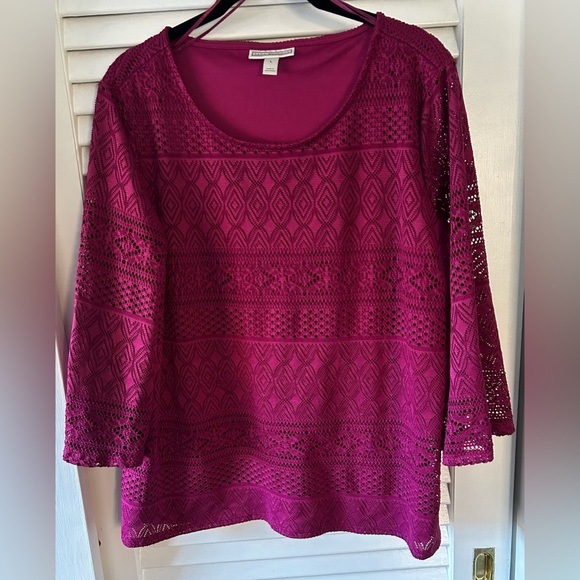 Like new Dana Buchman, plum colored lace print pull over top in size large - Picture 2 of 9